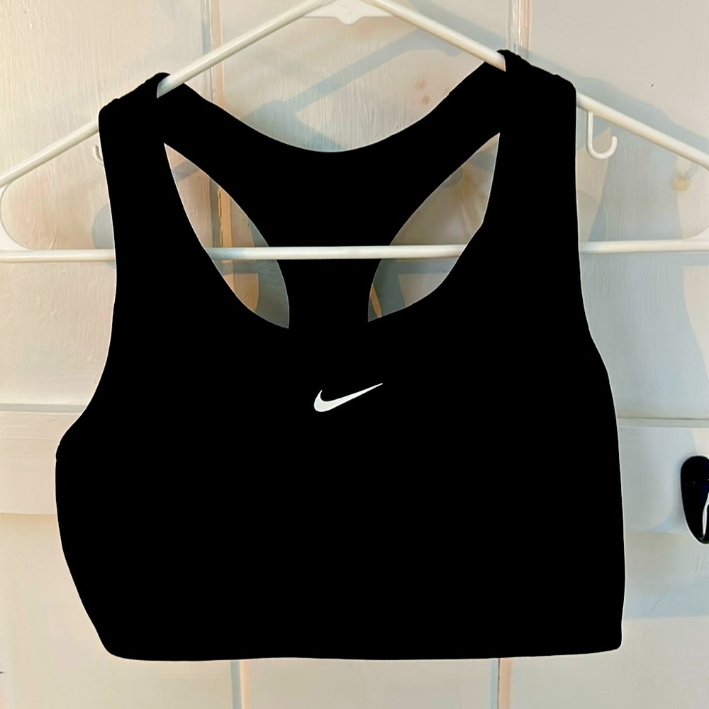 NWOT Nike low impact sports bra size M